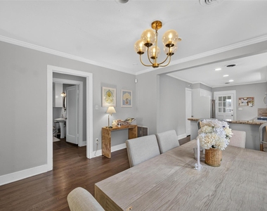 5630 Vanderbilt Avenue - Photo Thumbnail 19