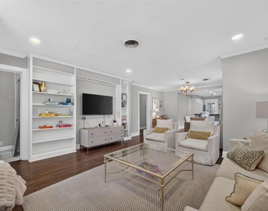 5630 Vanderbilt Avenue - Photo Thumbnail 8