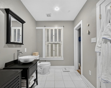 5630 Vanderbilt Avenue - Photo Thumbnail 28