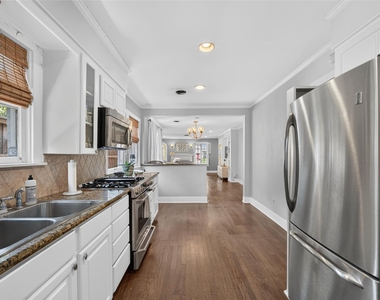 5630 Vanderbilt Avenue - Photo Thumbnail 17