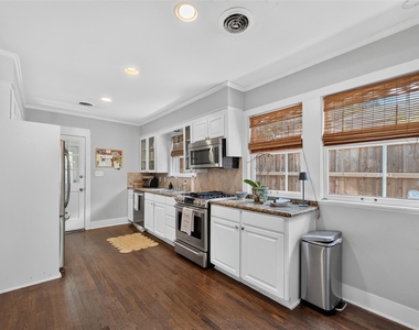 5630 Vanderbilt Avenue - Photo Thumbnail 13