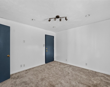 5630 Vanderbilt Avenue - Photo Thumbnail 33