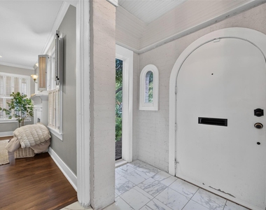 5630 Vanderbilt Avenue - Photo Thumbnail 3