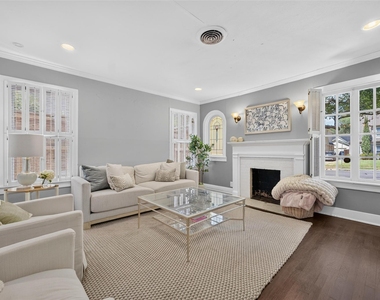 5630 Vanderbilt Avenue - Photo Thumbnail 9