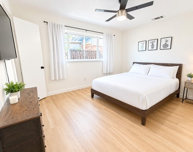 12319 High Meadow Drive - Photo Thumbnail 16