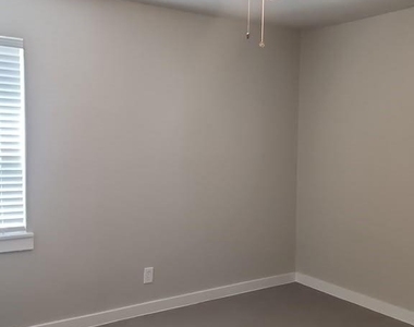 2232 Riverview Drive - Photo Thumbnail 6