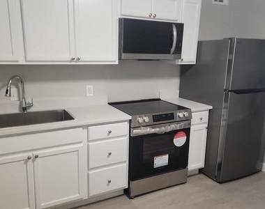 2232 Riverview Drive - Photo Thumbnail 5