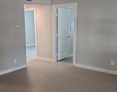 2232 Riverview Drive - Photo Thumbnail 3