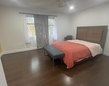4770 Nw 57th Place - Photo Thumbnail 6