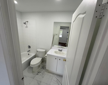 4770 Nw 57th Place - Photo Thumbnail 4