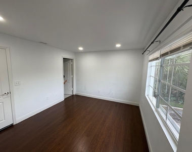 4770 Nw 57th Place - Photo Thumbnail 3