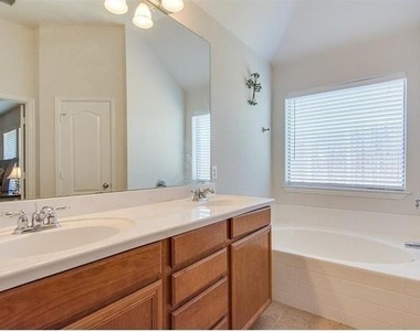 9520 Tomahawk Trail - Photo Thumbnail 11