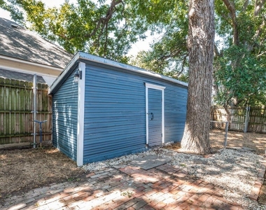 415 W Franklin Street - Photo Thumbnail 24