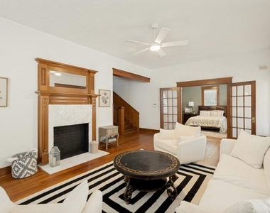 415 W Franklin Street - Photo Thumbnail 4