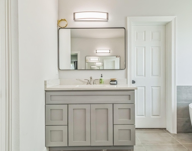 424 N Mcgraw Street - Photo Thumbnail 15