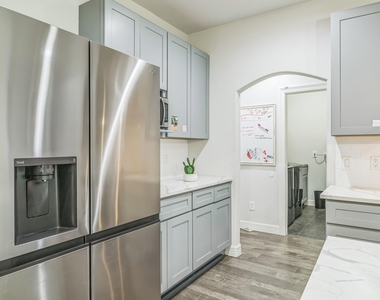 424 N Mcgraw Street - Photo Thumbnail 6