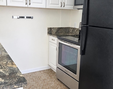 330 W 29th Street W - Photo Thumbnail 4