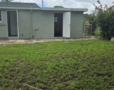 330 W 29th Street W - Photo Thumbnail 8