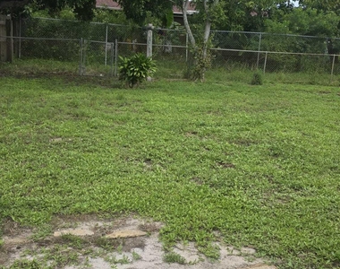 330 W 29th Street W - Photo Thumbnail 9