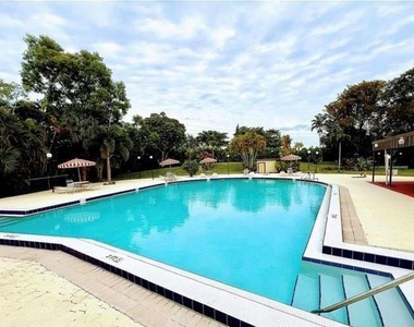 1751 Nw 75th Avenue - Photo Thumbnail 5