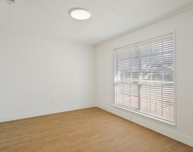 1321 River Birch Lane - Photo Thumbnail 2