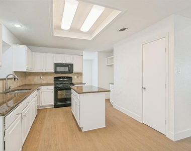 1321 River Birch Lane - Photo Thumbnail 9