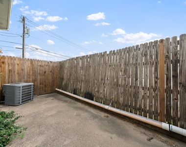 929 W Hickory Street - Photo Thumbnail 22