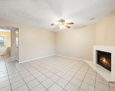 929 W Hickory Street - Photo Thumbnail 2