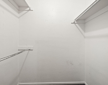 929 W Hickory Street - Photo Thumbnail 20
