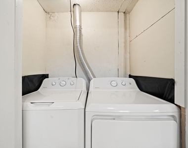 929 W Hickory Street - Photo Thumbnail 11