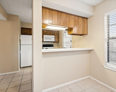 929 W Hickory Street - Photo Thumbnail 7