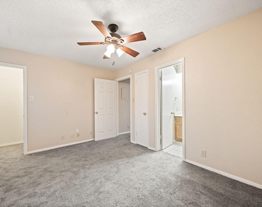 929 W Hickory Street - Photo Thumbnail 18