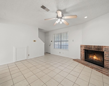 929 W Hickory Street - Photo Thumbnail 9