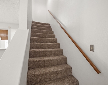 929 W Hickory Street - Photo Thumbnail 10