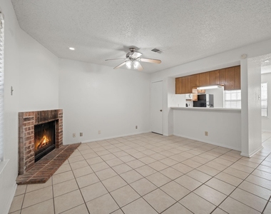 929 W Hickory Street - Photo Thumbnail 7