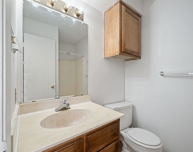 929 W Hickory Street - Photo Thumbnail 14