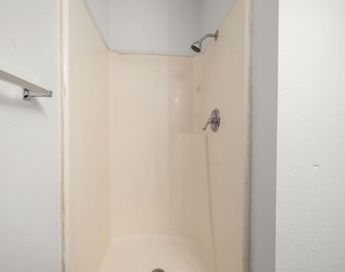 929 W Hickory Street - Photo Thumbnail 15