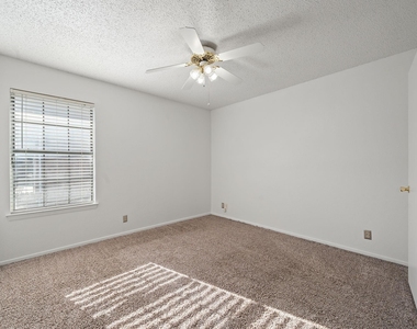 929 W Hickory Street - Photo Thumbnail 11