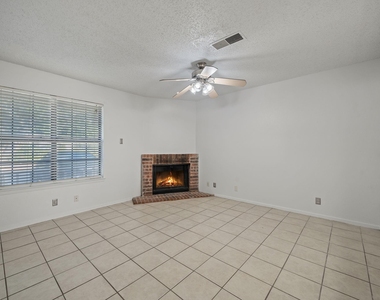 929 W Hickory Street - Photo Thumbnail 8