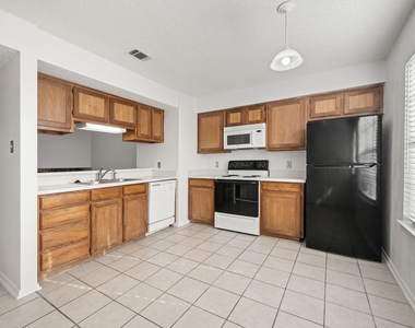 929 W Hickory Street - Photo Thumbnail 4