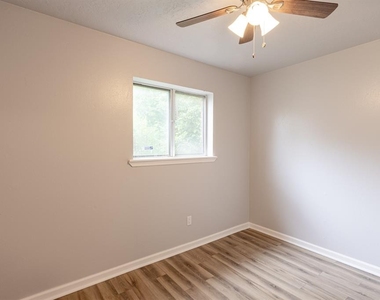 2605 Queensbury Road - Photo Thumbnail 16