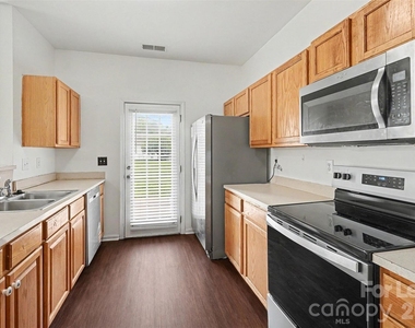 7514 Abigail Glen Drive - Photo Thumbnail 6