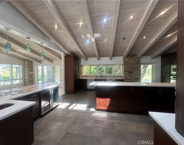 60 Crest Road E - Photo Thumbnail 6