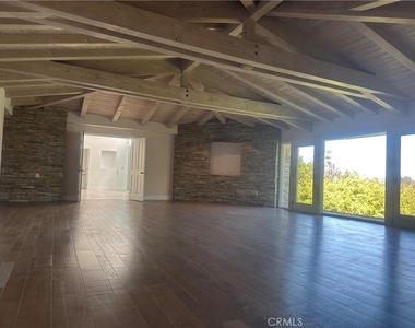60 Crest Road E - Photo Thumbnail 15