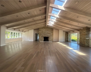 60 Crest Road E - Photo Thumbnail 17