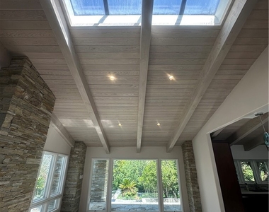 60 Crest Road E - Photo Thumbnail 5