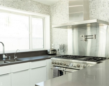 418 W Graves - Photo Thumbnail 2