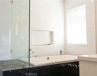 418 W Graves - Photo Thumbnail 9