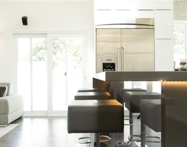 418 W Graves - Photo Thumbnail 3