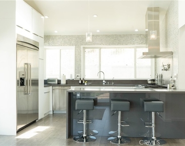 418 W Graves - Photo Thumbnail 1